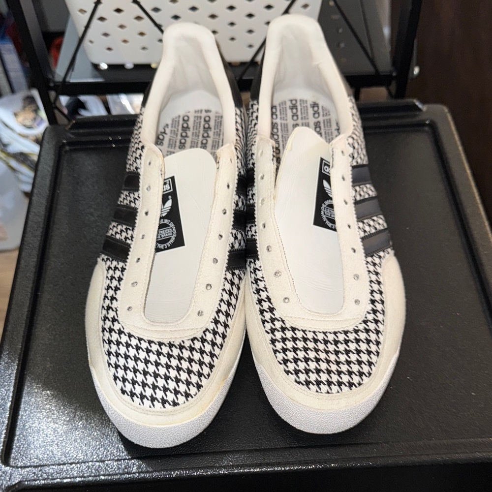 Adidas Women's size 10 Sneakers - Black & White Shoes